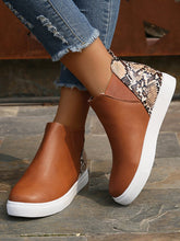 Zapatillas de PU con parches de piel de serpiente
